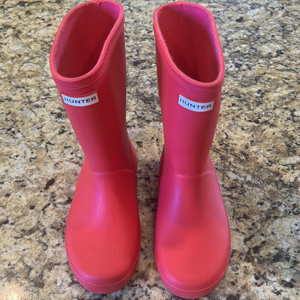 Bright pink kids Hunter classic rain boot size 13 US